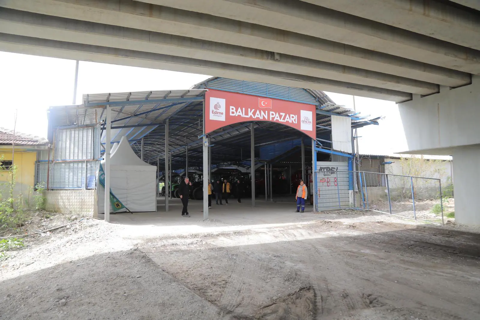 BAŞKAN GENCAN BALKAN PAZARI’NDA İNCELEMELERDE BULUNDU galeri görseli